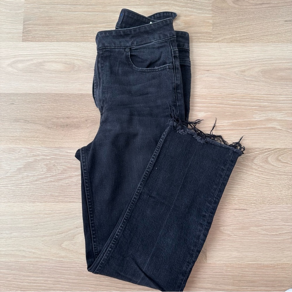 CROPPED PAIGE DENIM - SIZE 27 - BLACK - EXCELLENT CONDITION! - Picture 3 of 9